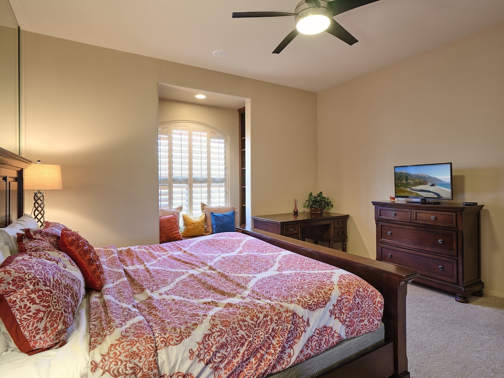 Valley View Villa - Private Pool - Hidden Bedroom