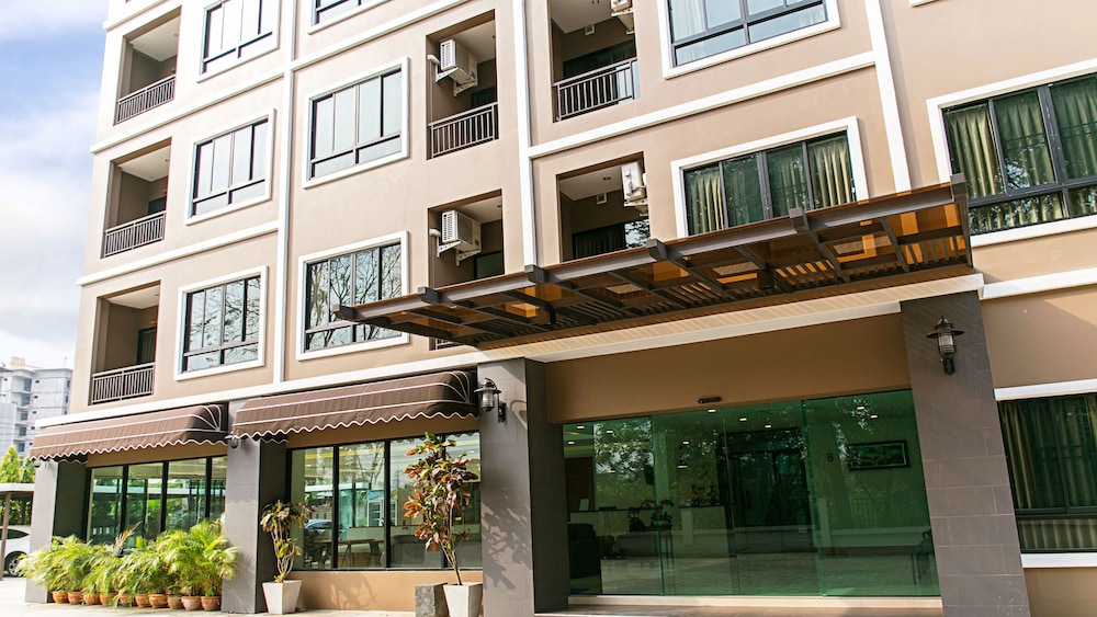 B2 Sriracha Premier Hotel