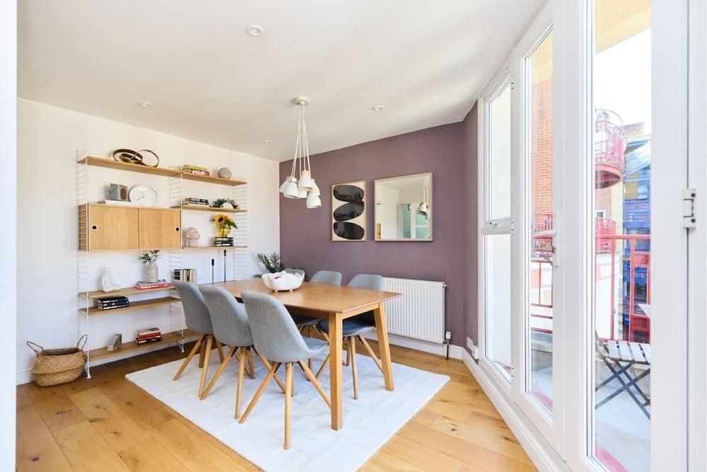 The Brunswick Retreat - Warm 3bdr Flat With Balcony