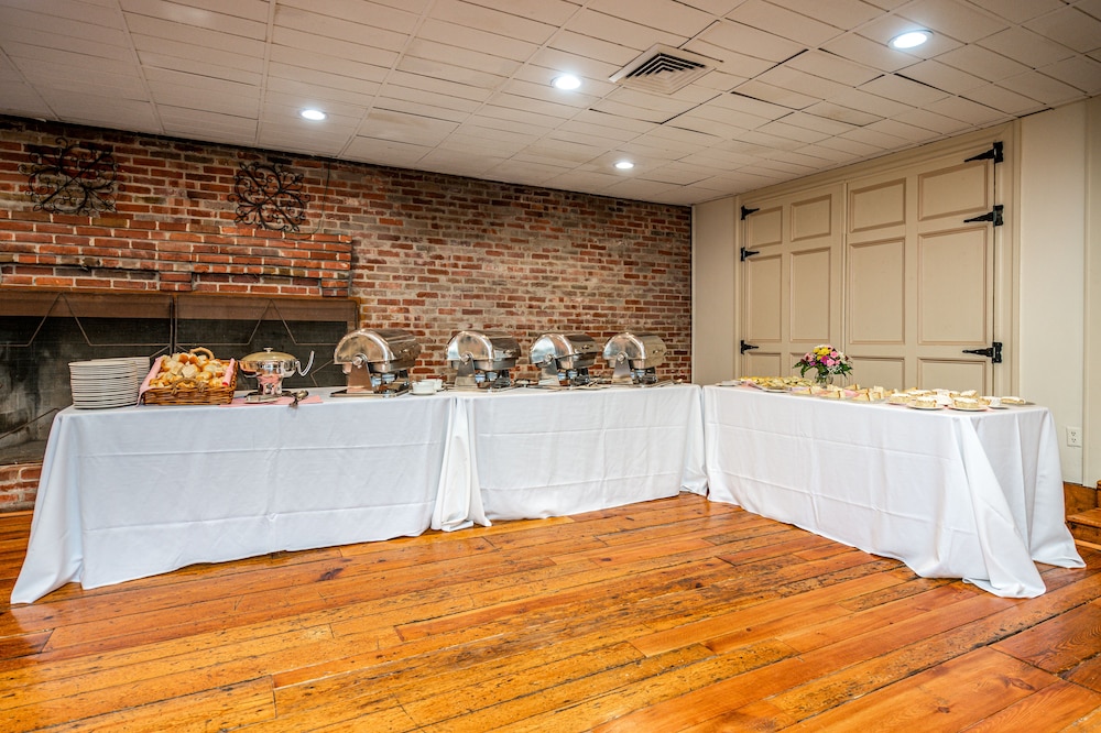 Wayside Inn