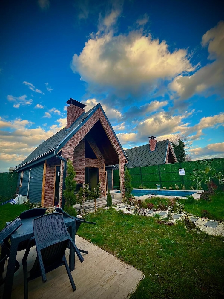 Varuna Bungalov Evleri