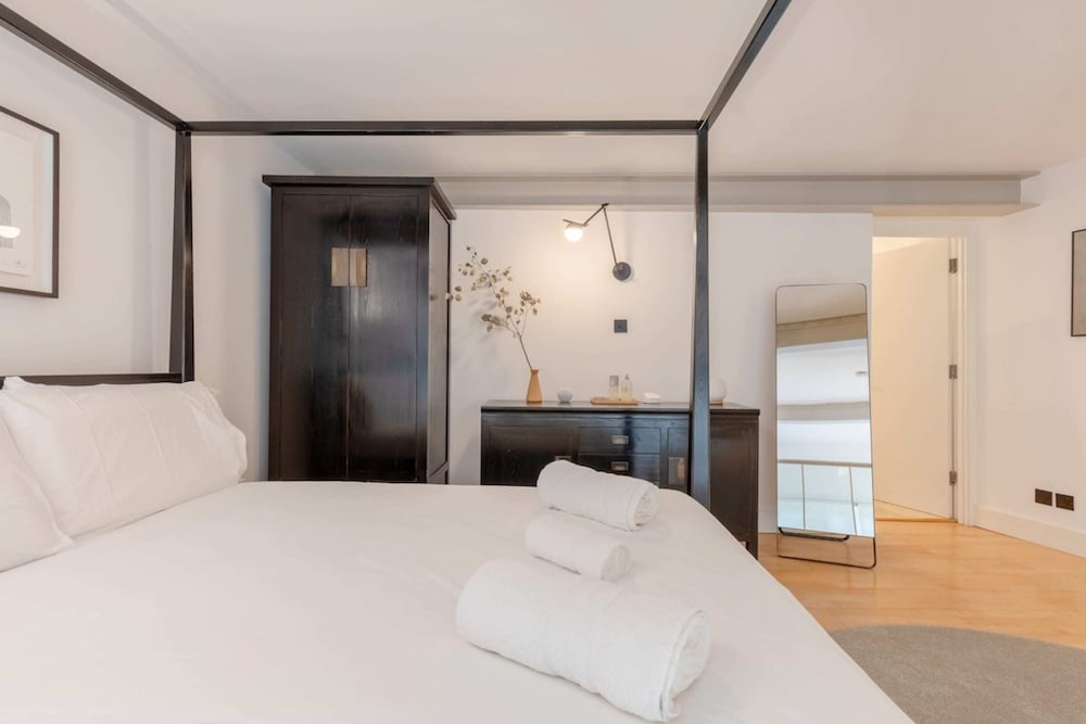 Chic 1BD Maisonette W/hot Tub, King's Cross!