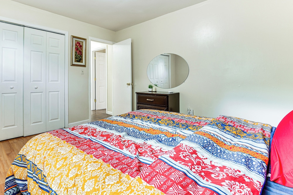 2 Mi to The Marketplace: Spring Valley Apartment