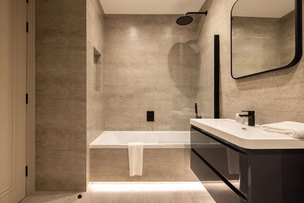 The Brunswick Square Retreat - Glamorous 1bdr Flat