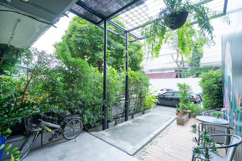 Warm Hostel