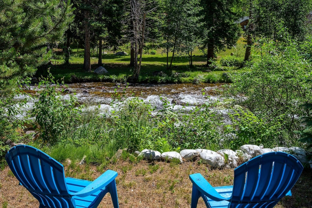 The River House 3 Bedroom Cabin
