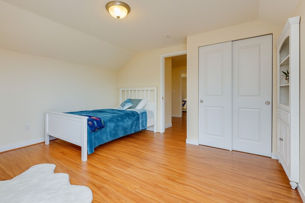 The Grand North Seattle Family Home, photo 22