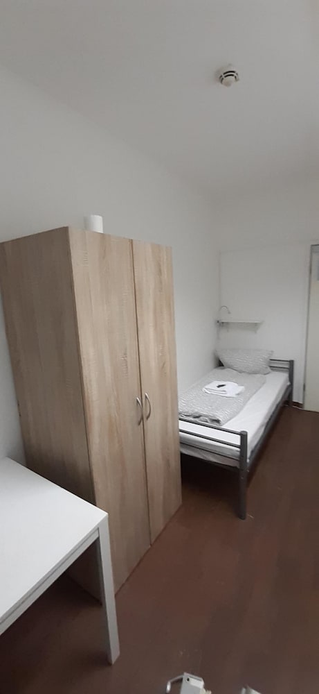2-Rent Group Hostel Zimmer&Apartments GKP2