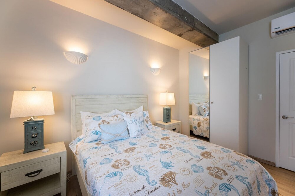 Chic Historic Townhouse in City Centre Willemstad
