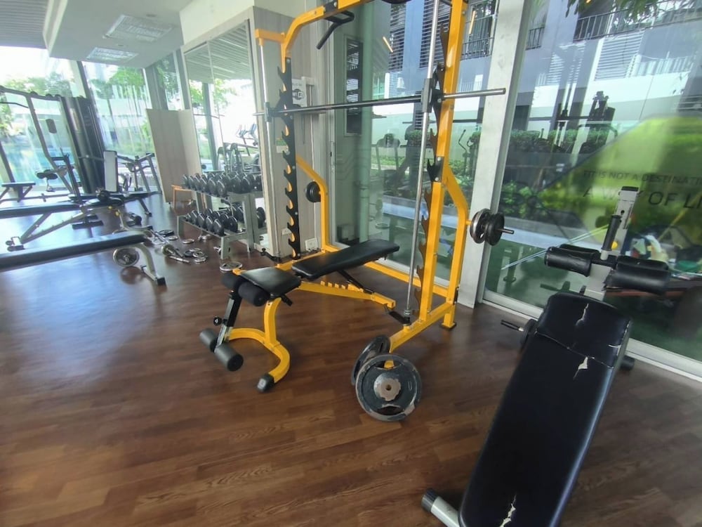 Modern Bangkok Apartment With Pool & Fitness