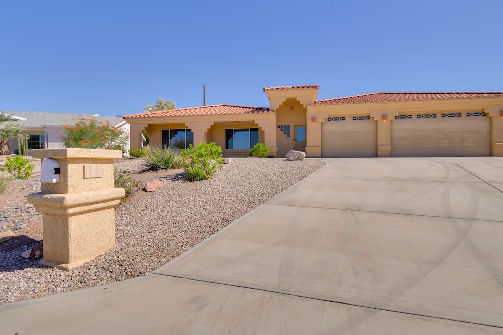 4 Mi to London Bridge: Lake Havasu City Home! view 2