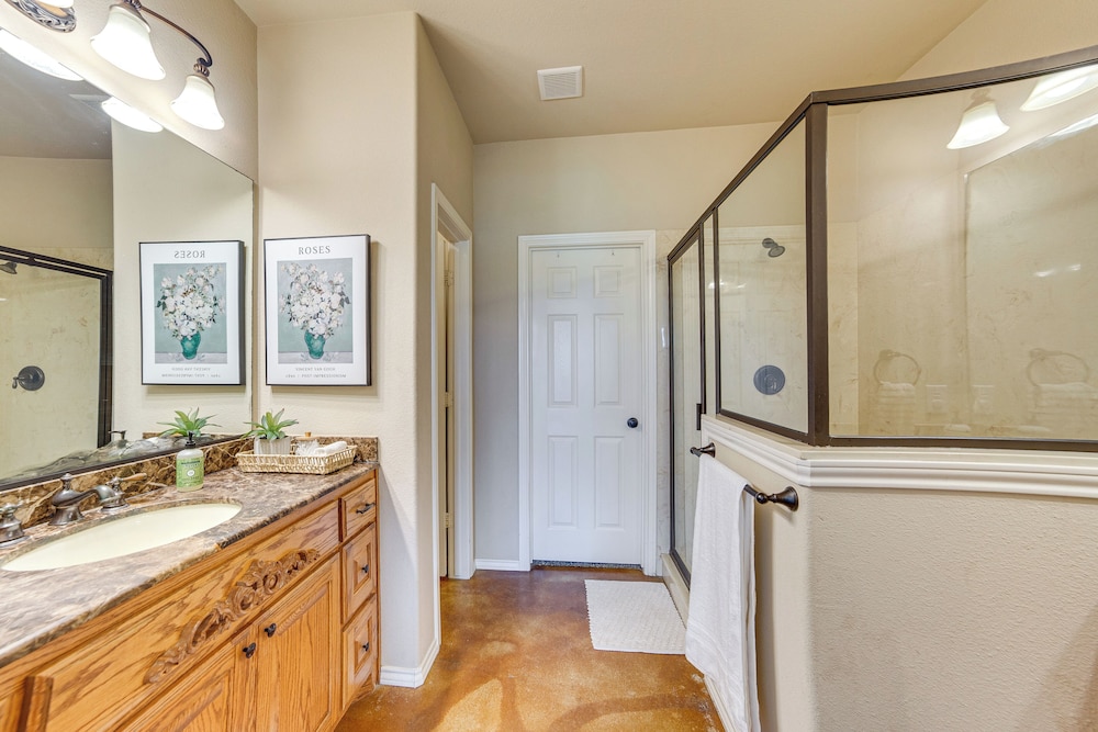 10 Mi to Lake Tawakoni: Family Wills Point Getaway