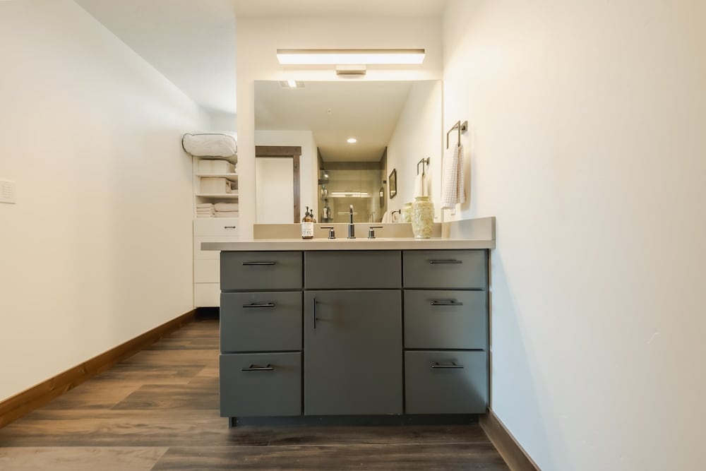 Downtown Penthouse Condo For 4!