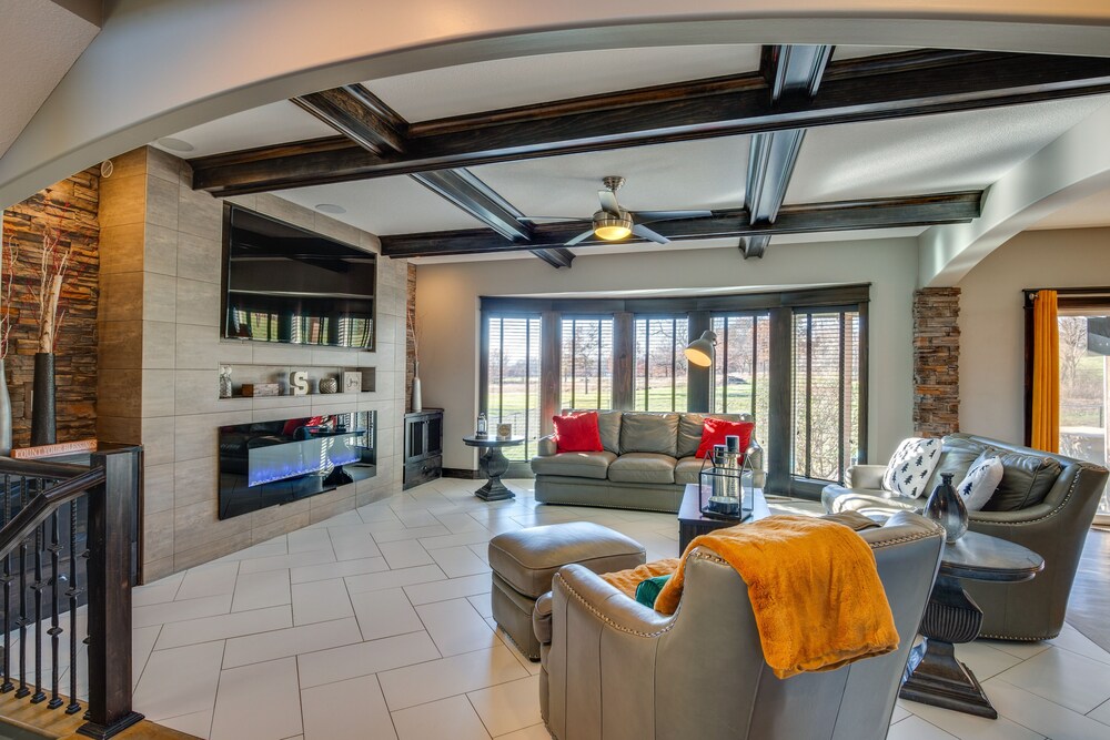 Luxe Missouri Getaway w/ Hot Tub Fire Pit! - Property Image 43