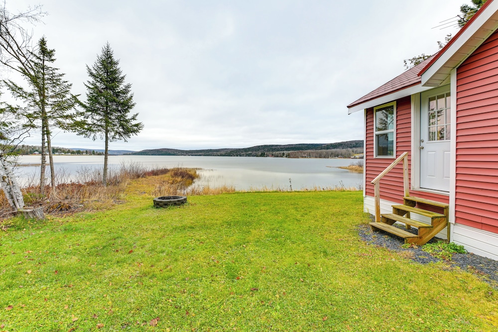 Waterfront Oasis: Family Retreat on Long Lake!
