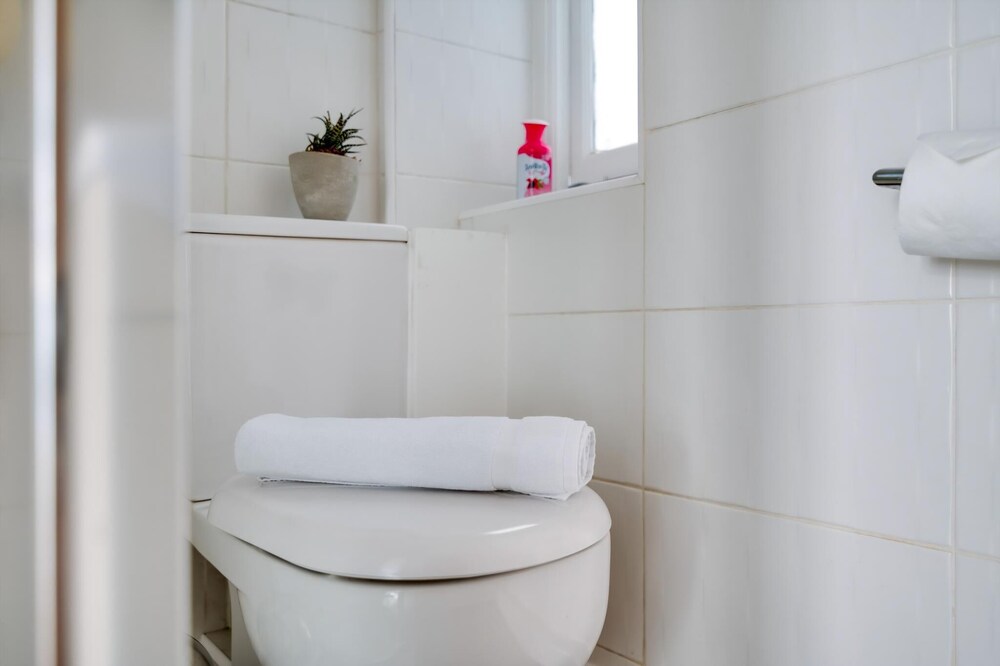 Lovely Charing Cross Apartment