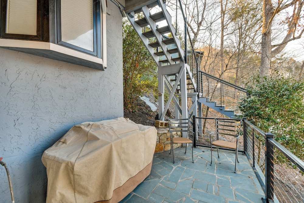 Hot Tub & Lakefront Deck: Cabin in Blue Ridge Mtns