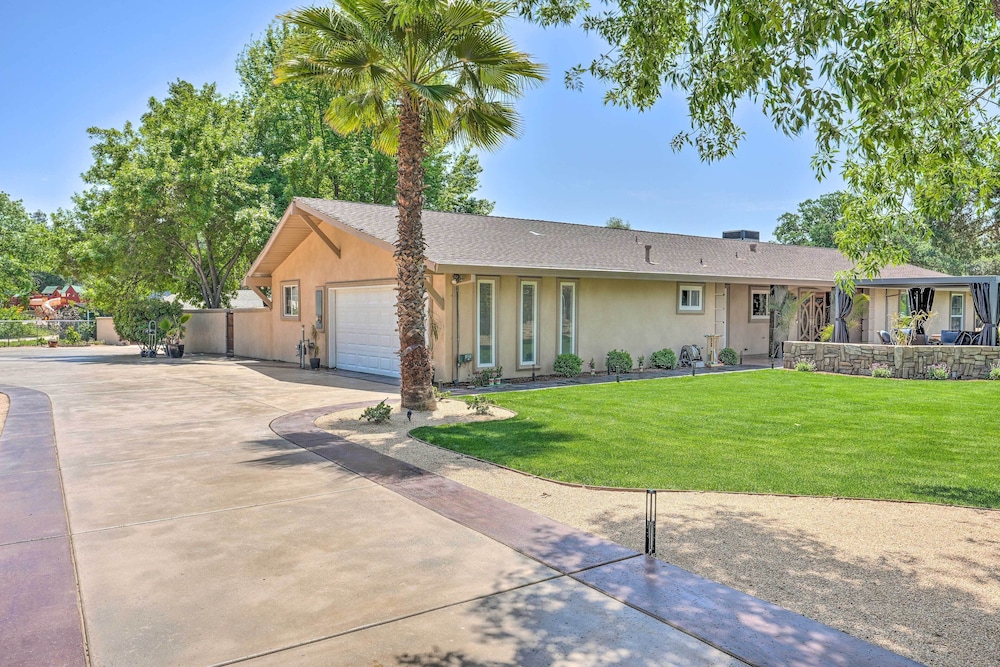Luxe Granite Bay Home w/ Hot Tub, Fire Pits! view 2