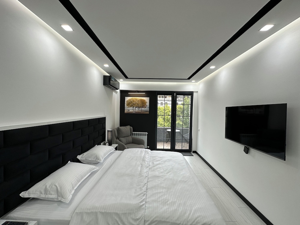 Apartment by Luxe Group MA777