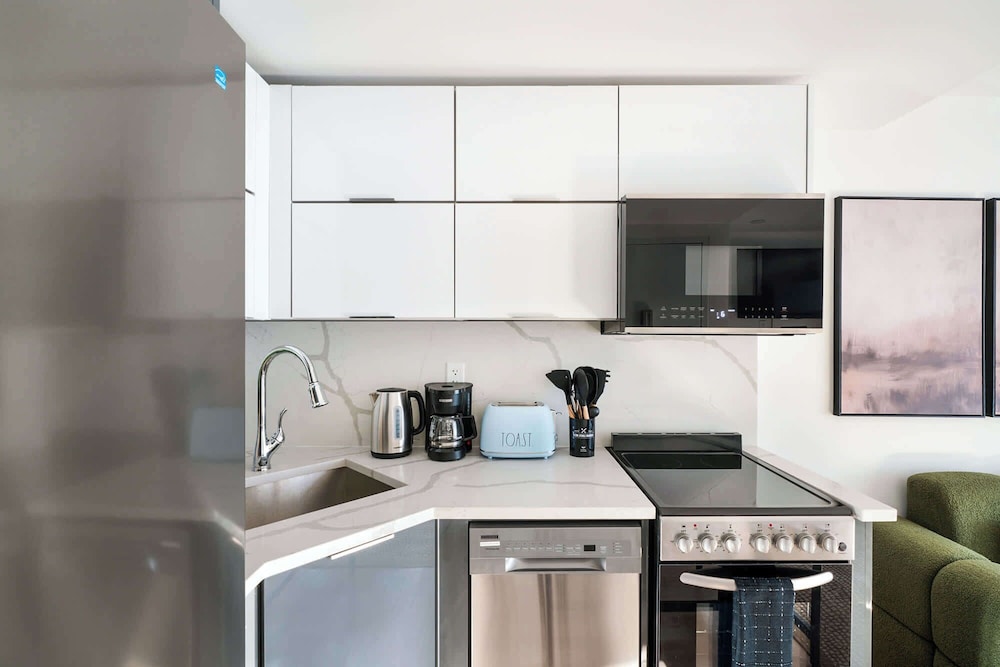 22-4a Sleek Modern 1BR Gramercy