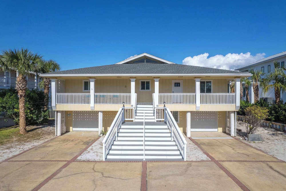 Harbor Seahorse - Outdoor Deck & Boat Dock
