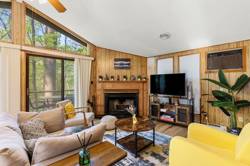 2-Bedroom cabin Hot tub Fireplace PS5