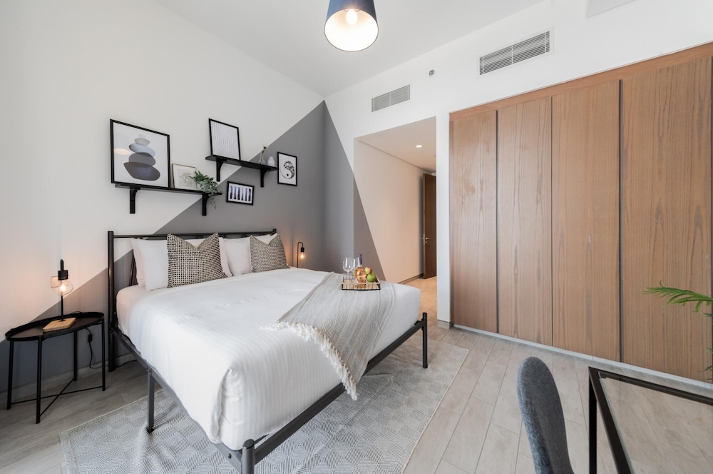 DXB - The Atria Residences - 1404 - DT