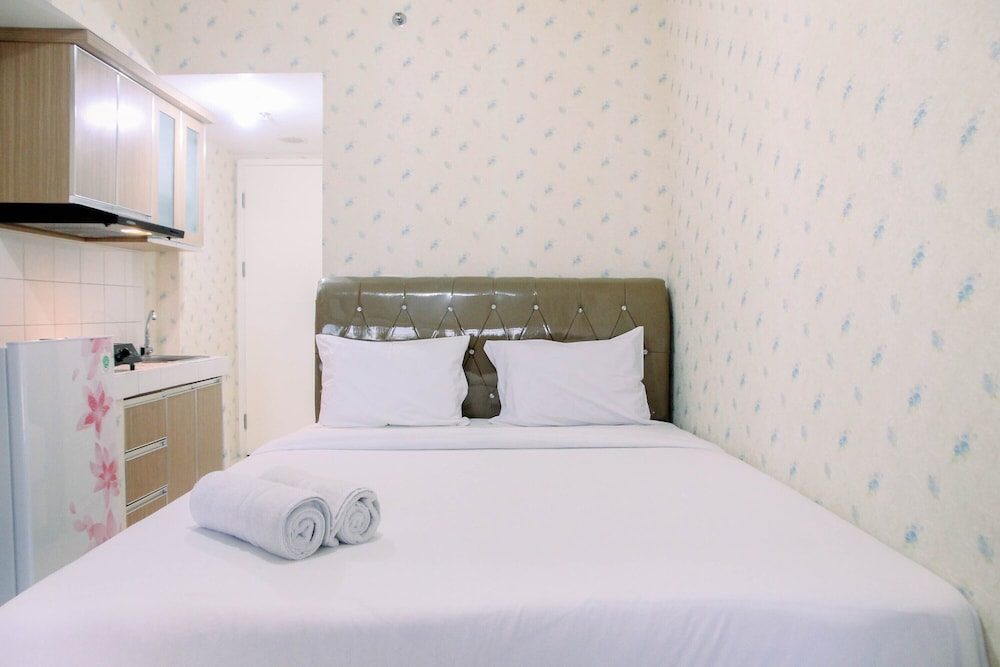 Cozy Stay Studio at Springlake Summarecon Bekasi Apartment