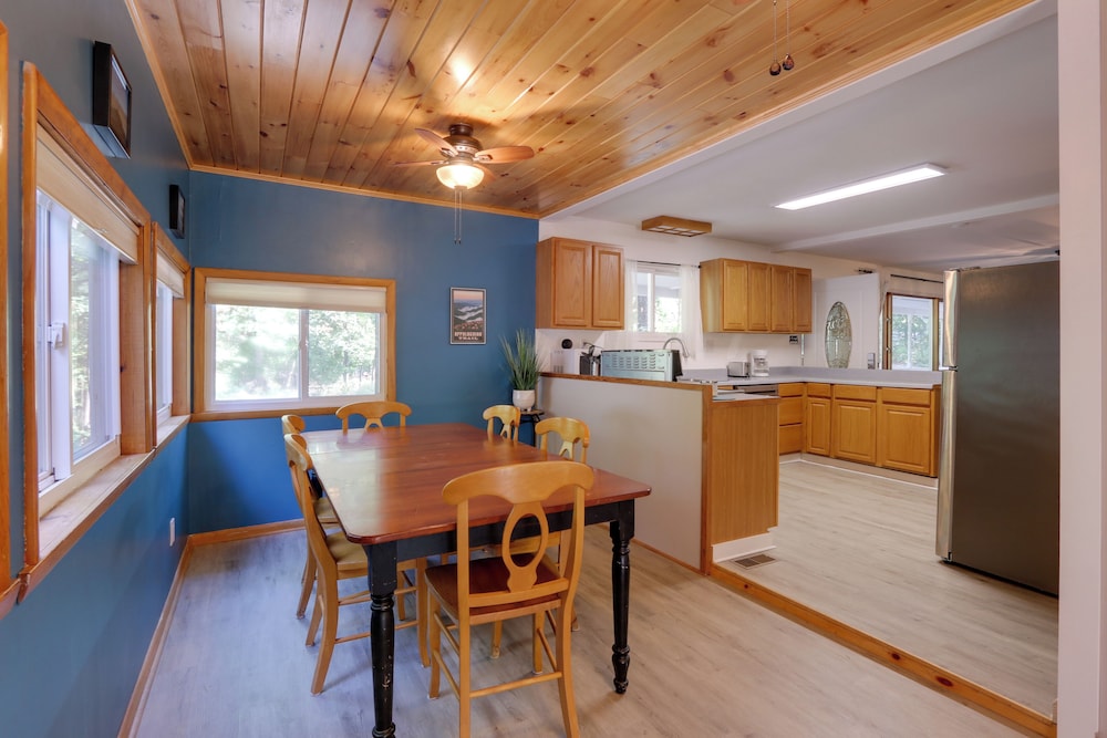 Harpers Ferry Cabin - Walk to Private Lake! - Property Image 18