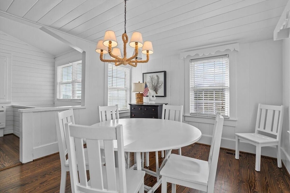 Sunset Shores 5 Bedroom Home