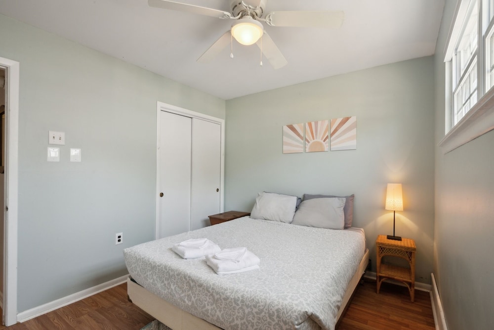 Cozy 2br Condo - Beachside Bliss With Yard Space 2 Bedroom Condo view 4