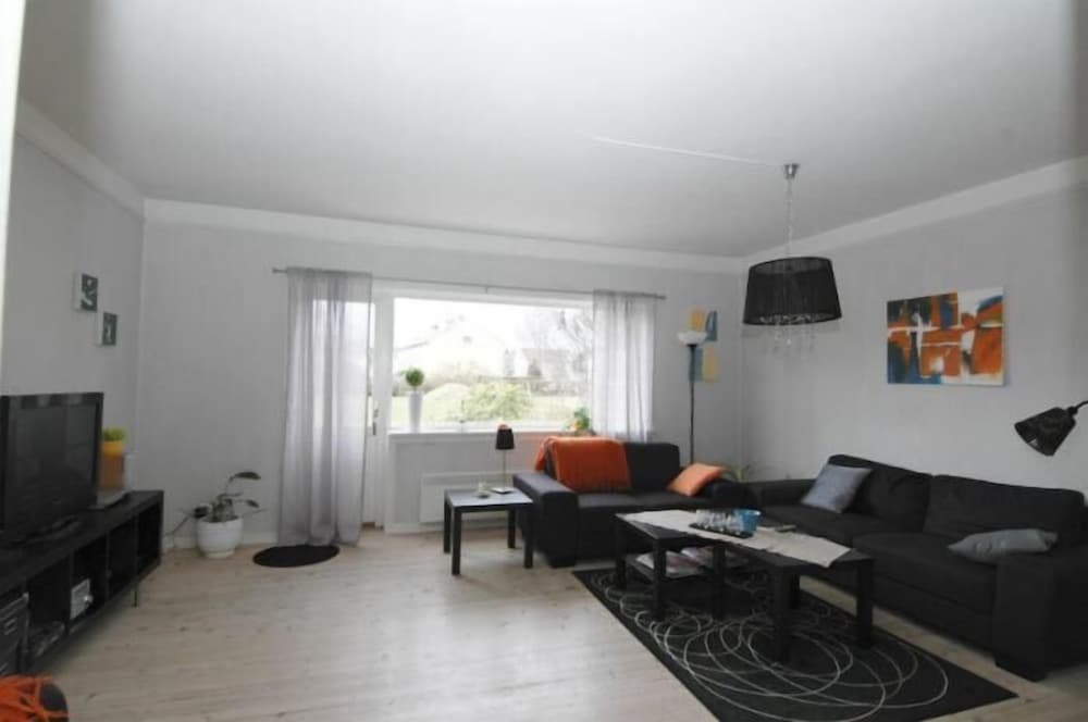 StayPlus Four-Bedroom Holiday House view 5