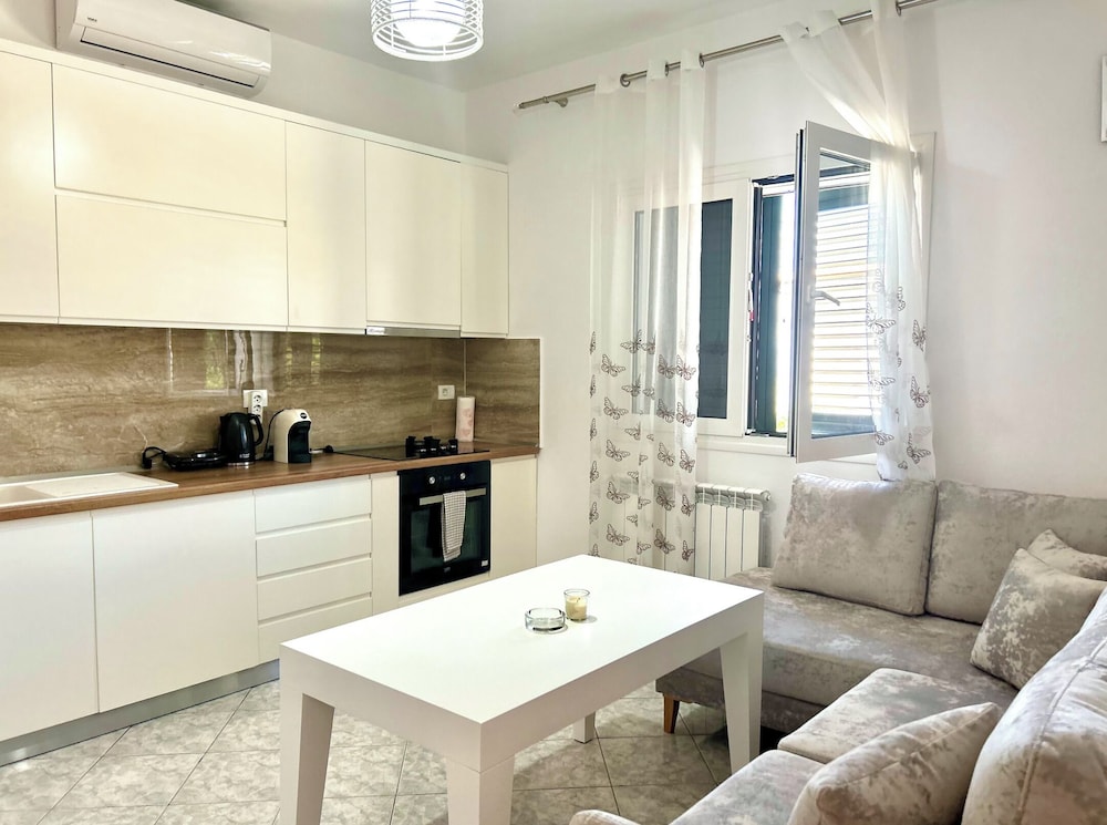 Ishëm Greenview Apartments