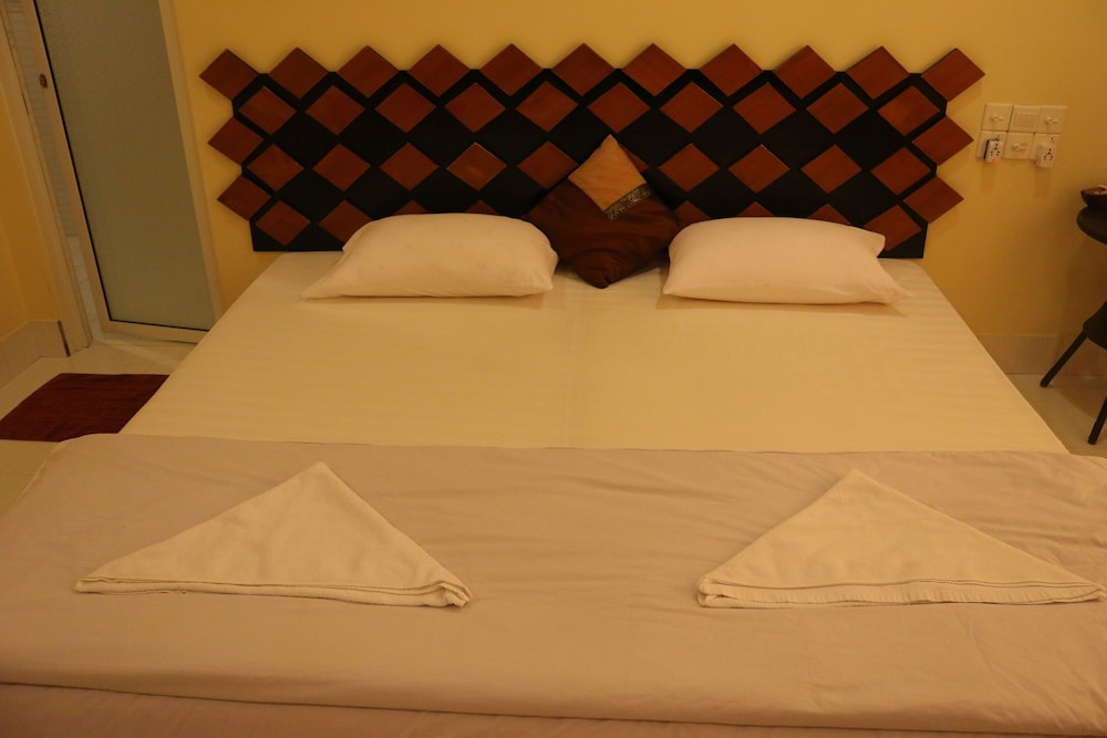 Ras Beach Inn