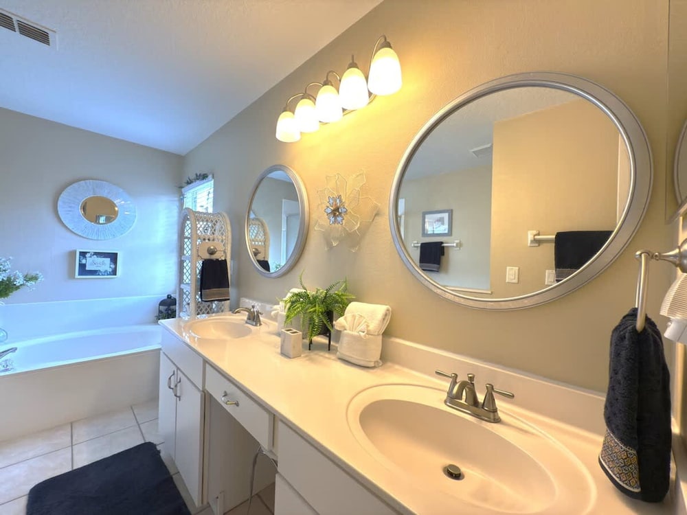 Near Disney Villa 3 bd Private Pool