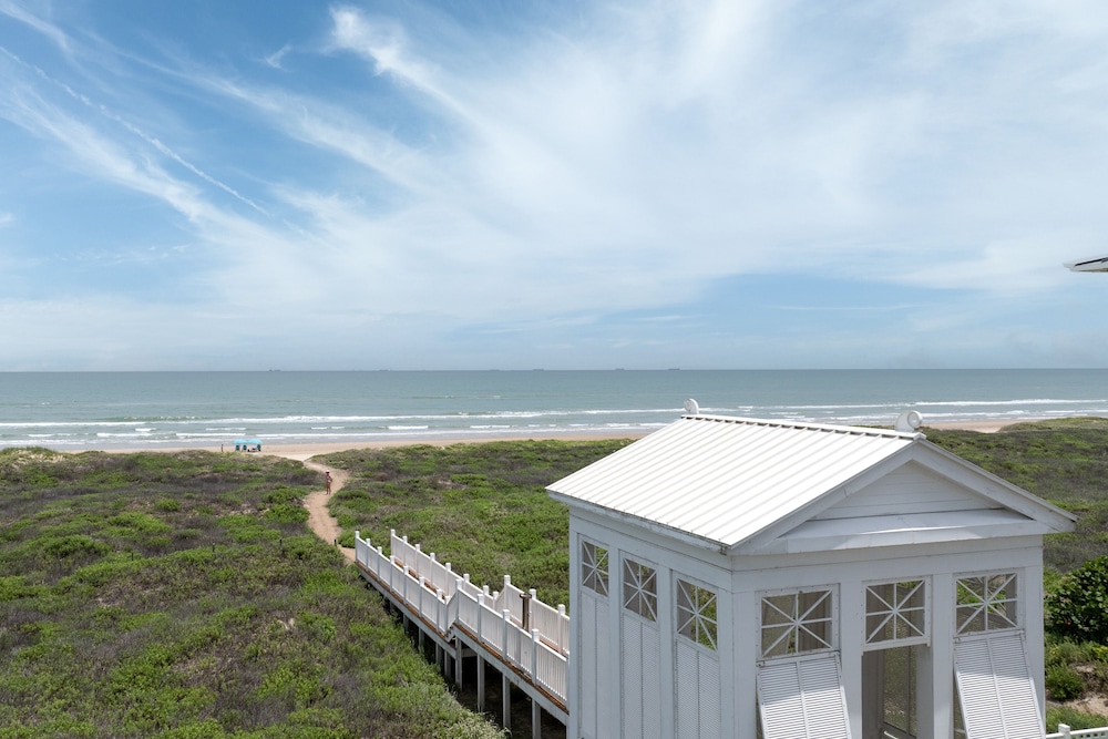 Ahh Da Sea - Waterfront, Backyard Ramp To Jetty & Laguna 3 Bedroom Home