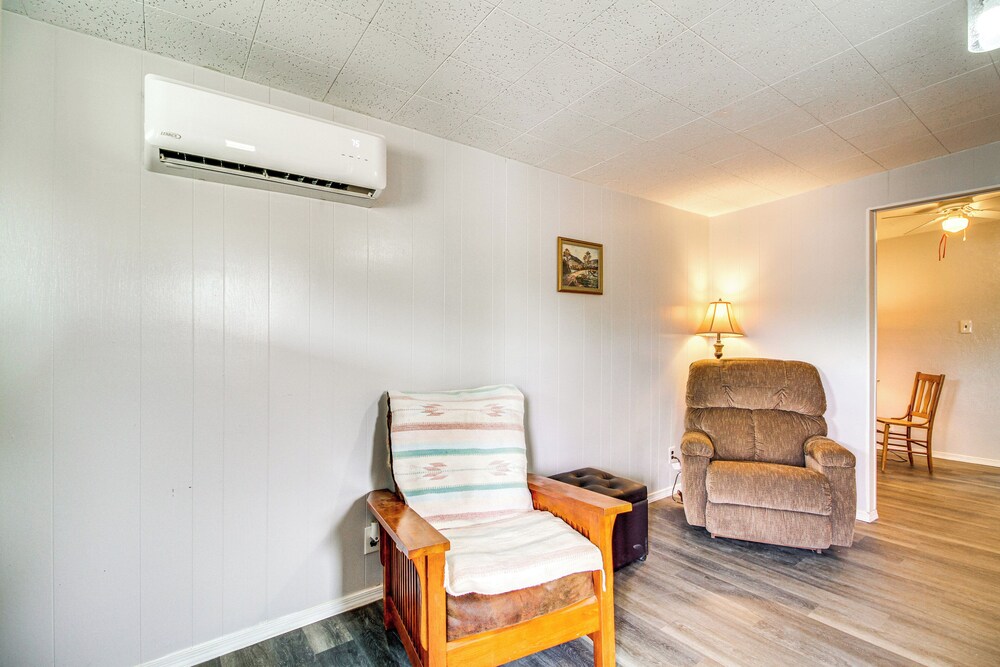 4 Mi to Rio Grande: Bosque Farms Home w/ Patio!