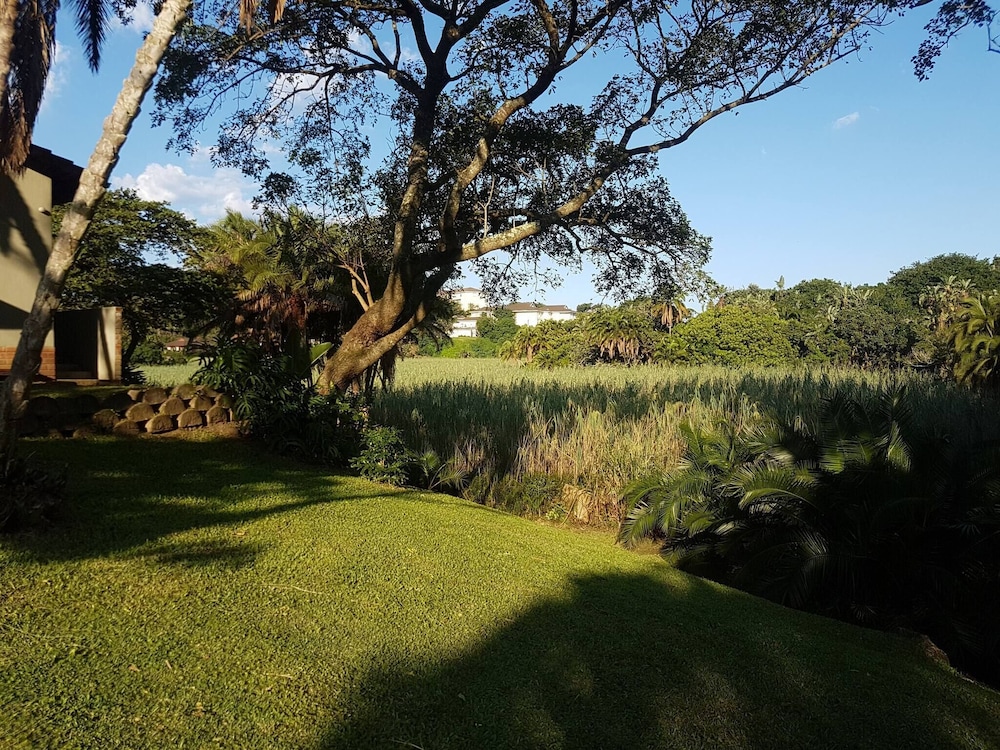 Tranquil Beach House in Southbroom Are, Marina Beach, With Stunning Lagoon Views