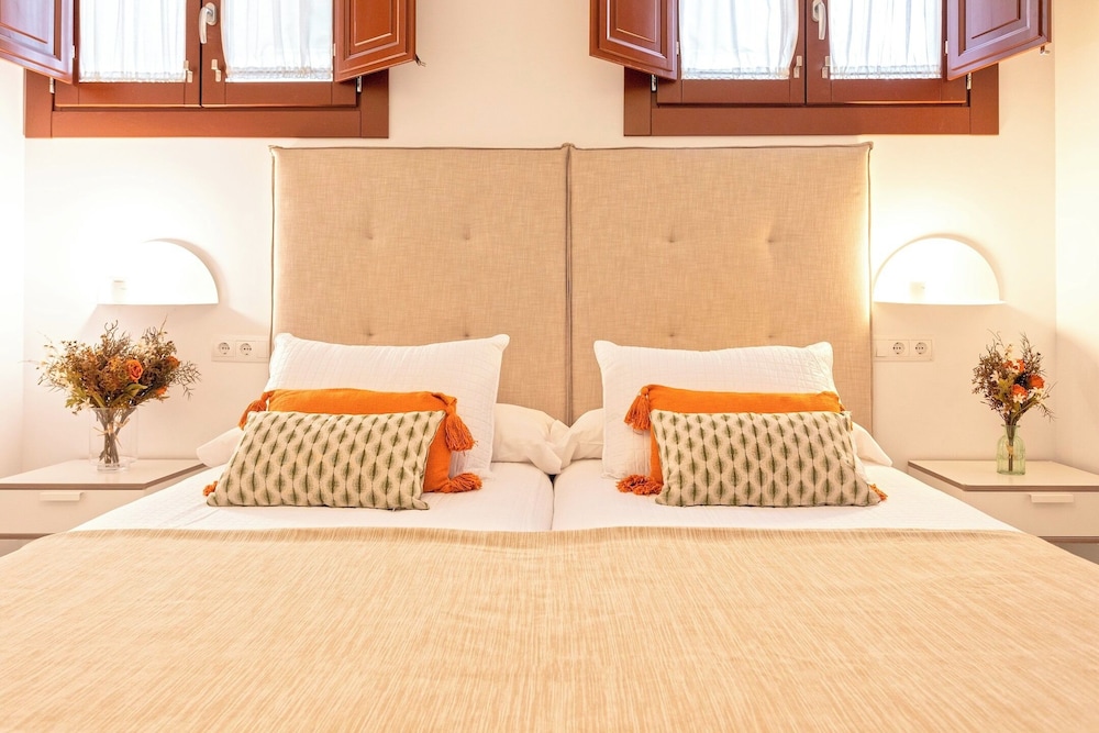 Charming Two-bedroom Apartment Near Cathedral Zacatin 103