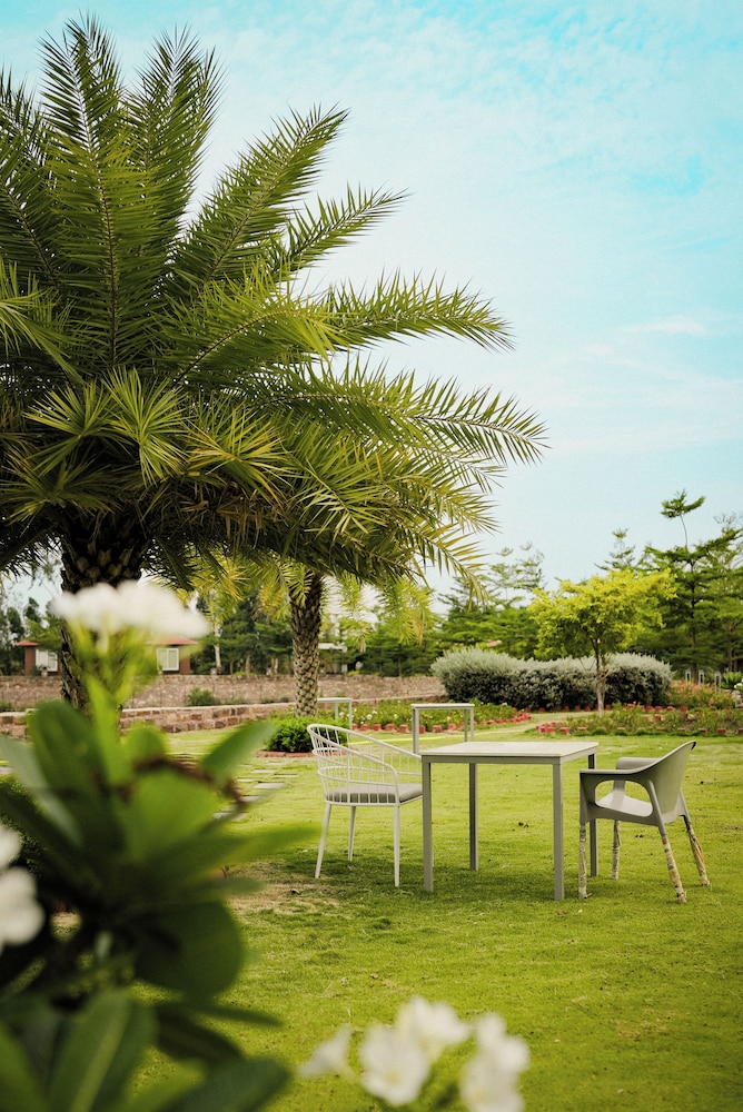 AKAY Resort & Villas
