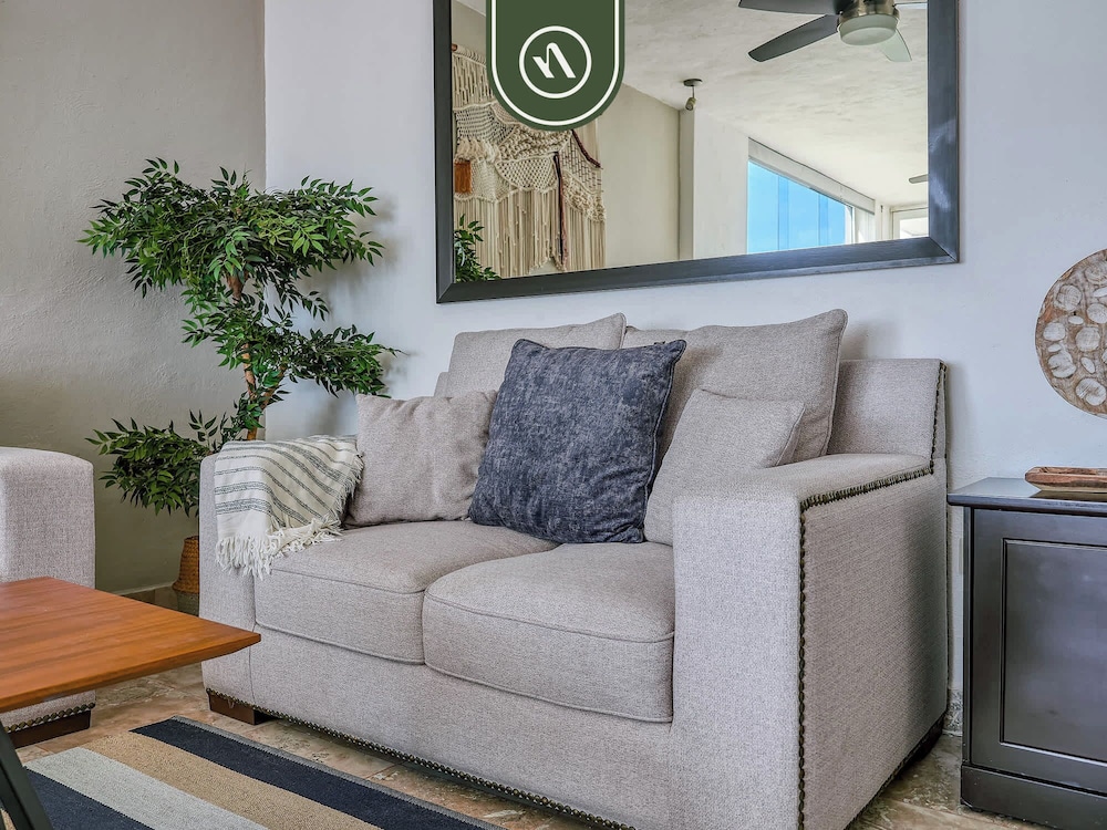 Corner 2 BR Condo - Spectacular Oceanview Sunsets