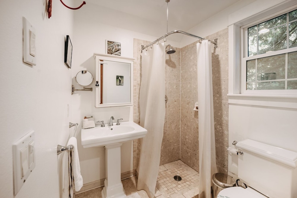 01sl - Hot Tub - Pet Friendly - Bbq - Sleeps 8 3 Bedroom Home by RedAwning
