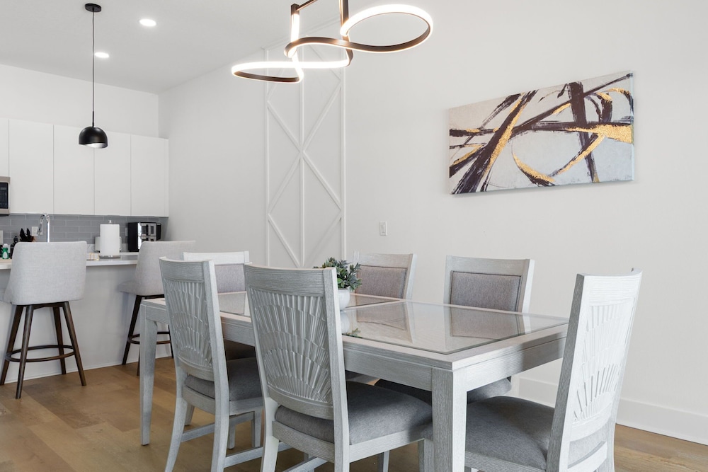 NEW Casa Sol Casa Cielo - Luxurious Newly Built Tampa Townhouses In Prime Location