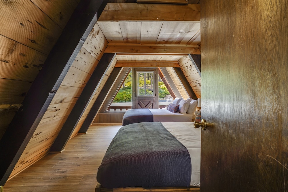 Horizon by Avantstay Stunning A-frame Cabin w Hot Tub Billiards Lake Views