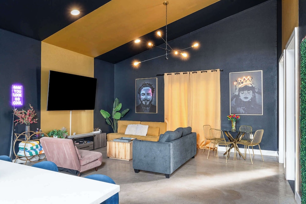 Stylish 4BR Home w Pool Hot Tub Near Downtown