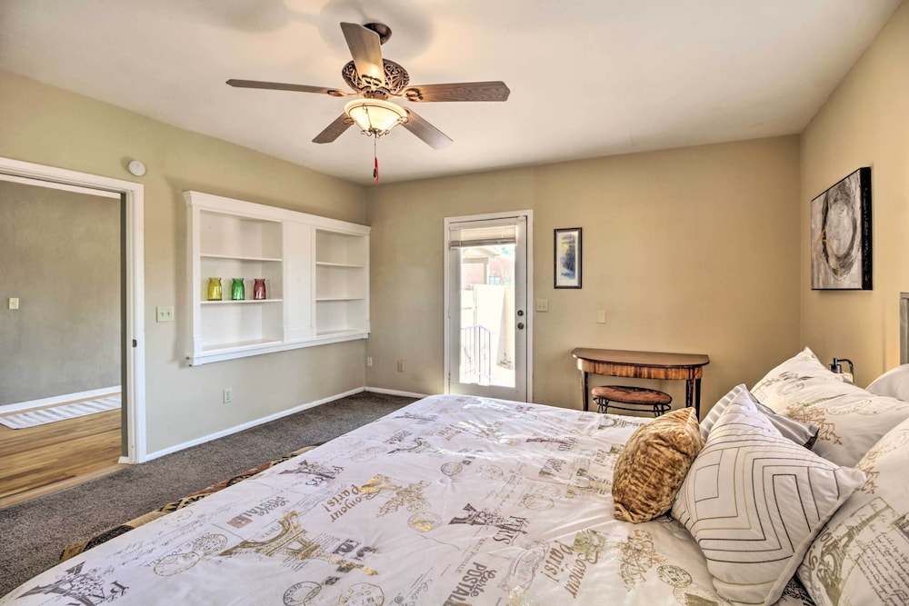 Tranquil Tucson Home w/ Yard - Walk to U of A