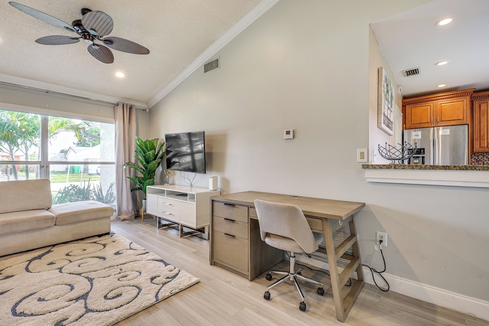 3 Mi to Sawgrass Mills: Home w/ Lanai & Game Area