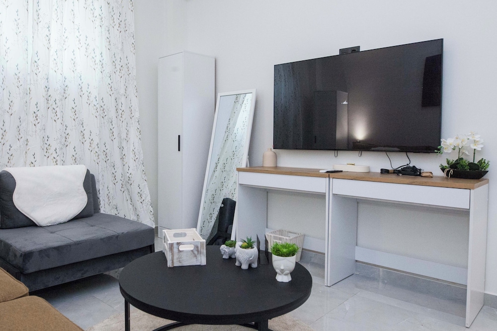 Brand New 1 Bd Apt in Trendy Kipseli