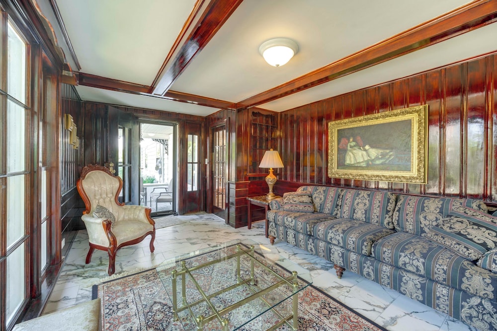 Near Lake Erie, Harbor & Parks: Conneaut Getaway!