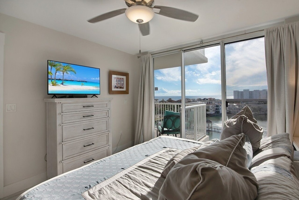 Terrace At Pelican Beach 0707 3 Bedroom Condo